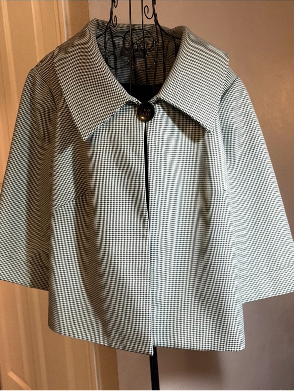 Liz Claiborne Black and White Micro Houndstooth Cropped Cape Blazer